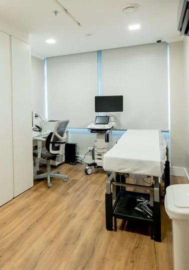 Sala de exames e atendimento clínico moderno da ColunaRS
